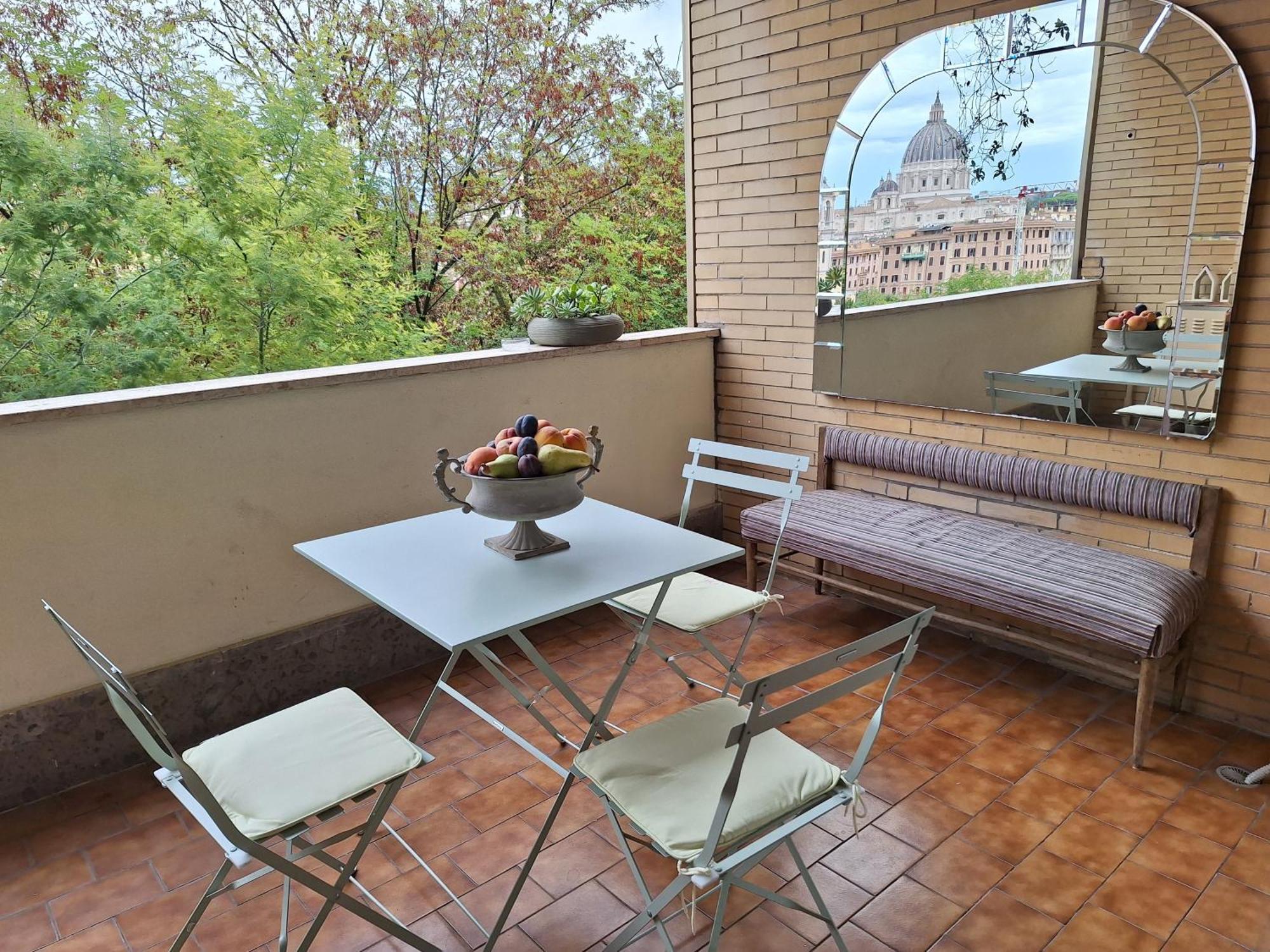 Delmirani'S Book Apartments - Vatican View Рим Экстерьер фото